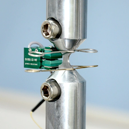 Small Specimen Fatigue Grip for Sheet Metals